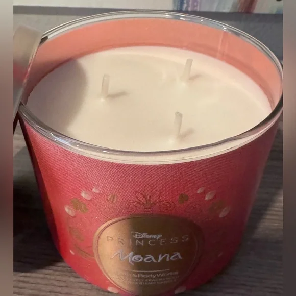 Moana Candle Bath and Body Works - Picture 2 of 3